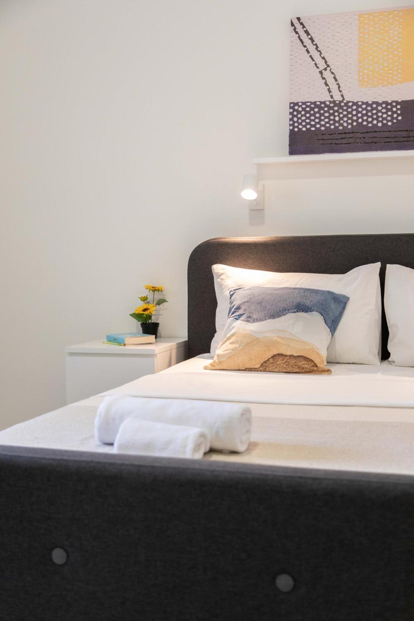 Bright And Modern Triplex With Balcony * Zagreb