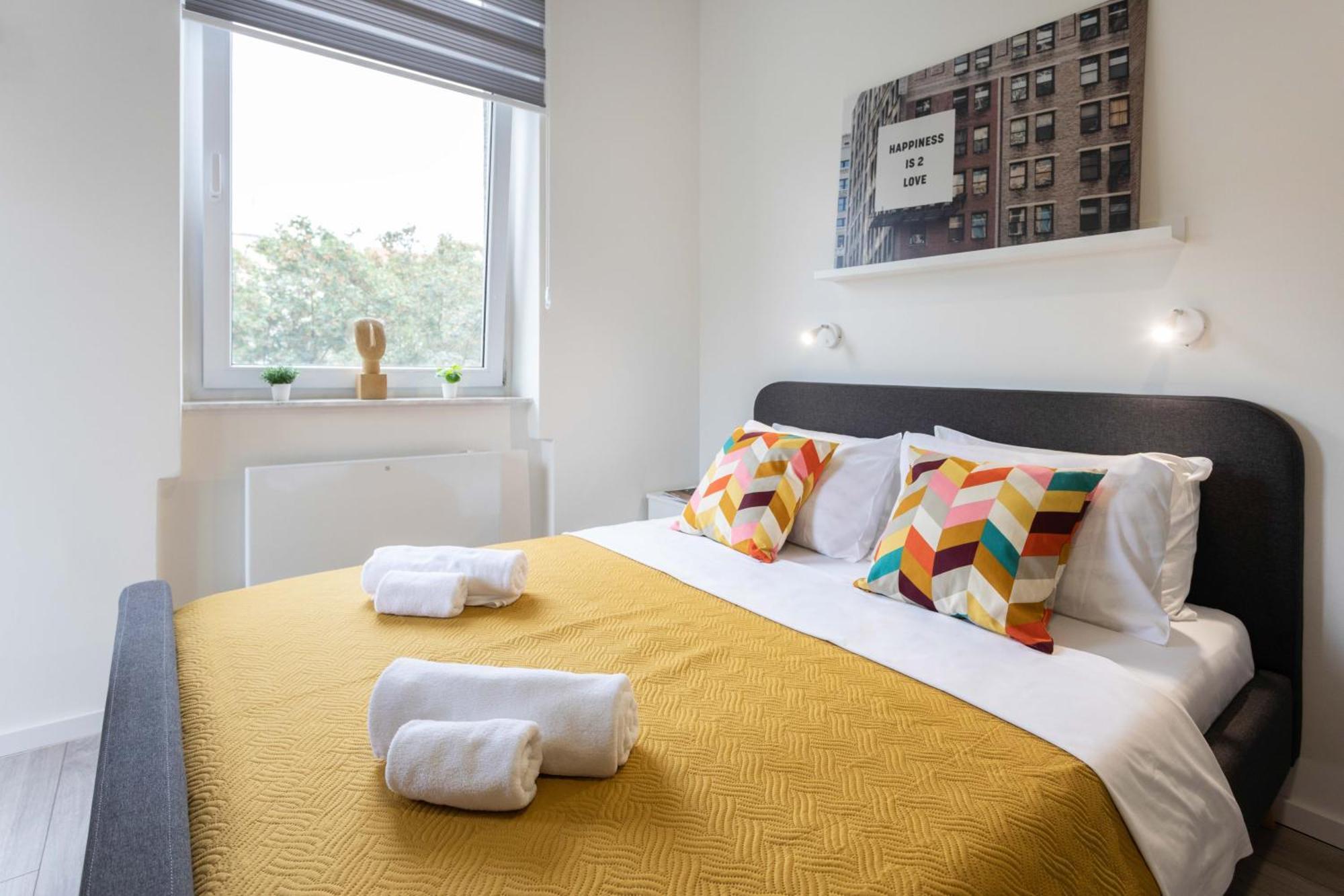 Bright And Modern Triplex With Balcony Apartman