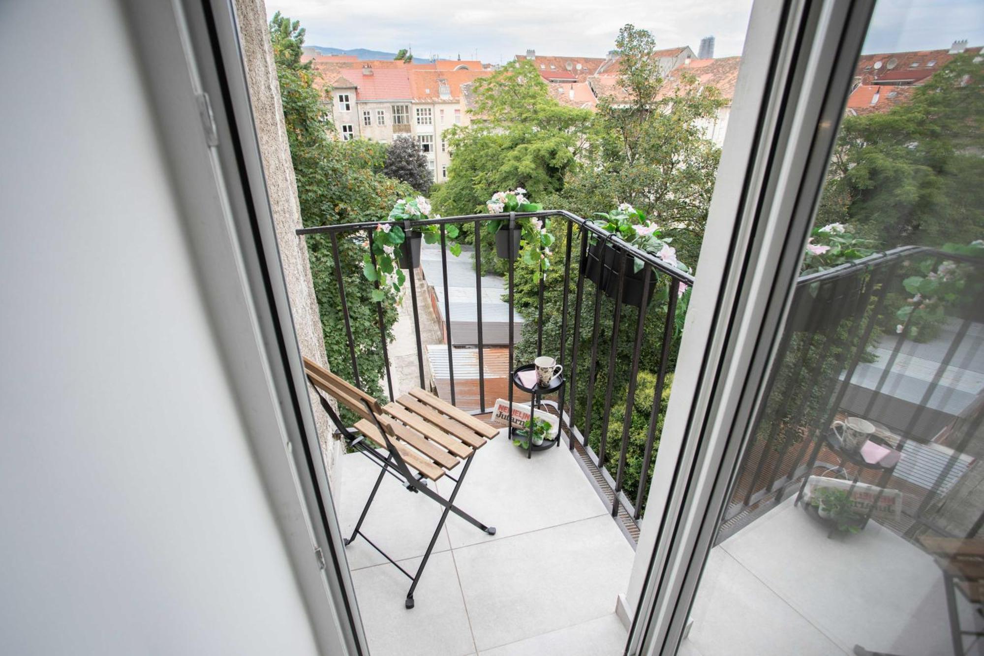 Bright And Modern Triplex With Balcony Apartmán Záhřeb
